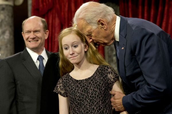 Biden Strikes Again: Vice President’s 'Affectionate' Habit Makes More Waves Biden Strikes Again: Vice President’s 'Affectionate' Habit Makes More Waves - Sputnik International