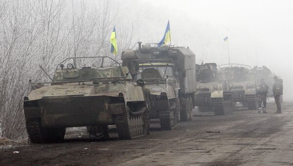 Ukrainian forces vehicles are seen parked on a road between Artemivsk and Debaltseve, Donetsk region, on February 15, 2015 - Sputnik International