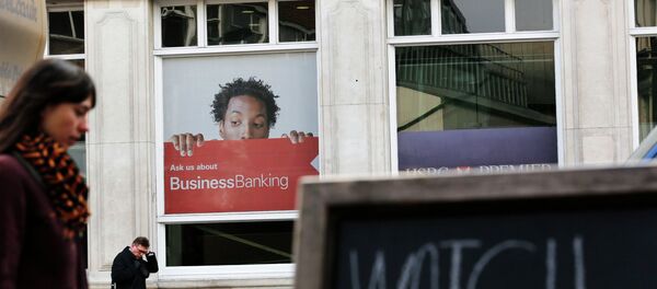 Pedestrians walk past a branch of HSBC bank in London Pedestrians walk past a branch of HSBC bank in London - Sputnik International