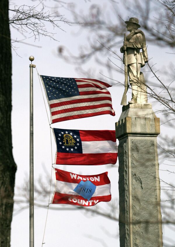 A U.S. flag, a Georgia flag and a Walton County flag flank a monument To Our Confederate Dead on the Walton County, Ga., courthouse lawn in Monroe, Ga. A U.S. flag, a Georgia flag and a Walton County flag flank a monument To Our Confederate Dead on the Walton County, Ga., courthouse lawn in Monroe, Ga. - Sputnik International