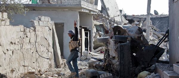 A Free Syrian Army fighter from Shams al-Shamal heads to the front line in Kobani, Syria. A Free Syrian Army fighter from Shams al-Shamal heads to the front line in Kobani, Syria. - Sputnik International