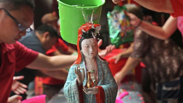 A Chinese god statue is cleaned by an Indonesian of Chinese descent in preparation for the Lunar New Year celebration at a temple in the China Town in Jakarta, Indonesia - Sputnik International