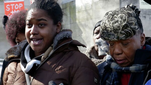 Erica Garner, left, daughter of chokehold death victim Eric Garner, and his mother Gwen Carr, talk to the press after attending a court hearing, in the Staten Island borough of New York, Thursday, Feb. 5, 2015. - Sputnik International