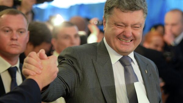 Petro Poroshenko, Ukrainian presidential candidate, takes part in the early presidential election at a polling station in Kiev. - Sputnik International