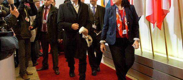 Greek Finance Minister Yanis Varoufakis, center, arrives for a meeting of eurogroup finance ministers in Brussels on Friday, Feb. 20, 2015. - Sputnik International