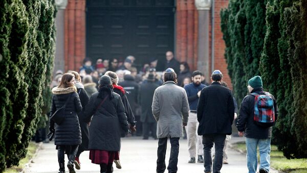 People arrive for the funeral of security guard Dan Uzan, a Jewish victim of the weekend's attack on a synagogue, in Copenhagen - Sputnik International