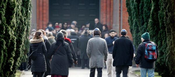People arrive for the funeral of security guard Dan Uzan, a Jewish victim of the weekend's attack on a synagogue, in Copenhagen People arrive for the funeral of security guard Dan Uzan, a Jewish victim of the weekend's attack on a synagogue, in Copenhagen - Sputnik International