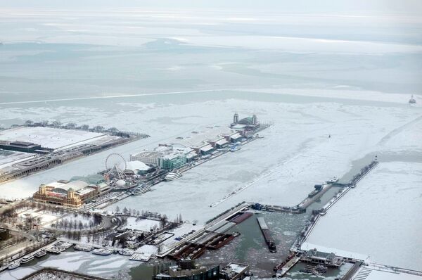 Snow coats Navy Pier surrounded by ice-covered Lake Michigan in Chicago. Snow coats Navy Pier surrounded by ice-covered Lake Michigan in Chicago. - Sputnik International