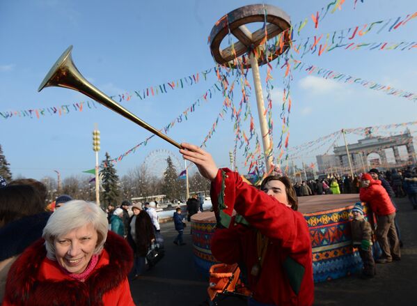 Welcoming Spring in Russian Way: Traditions of Slavic Pancakes Festival - Sputnik International