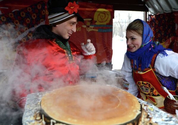 Welcoming Spring in Russian Way: Traditions of Slavic Pancakes Festival - Sputnik International