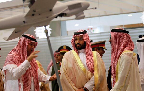 Saudi Defence Minister, Prince Mohammad bin Salman (C), visits the International Defence Exhibition and Conference (IDEX) in Abu Dhabi February 22, 2015. - Sputnik International