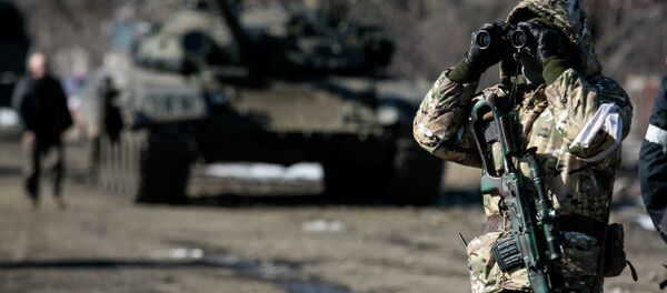 A fighter with the independence supporters of self-proclaimed Donetsk People's Republic Army uses a pair of binoculars at a checkpoint on the road from the town of Vuhlehirsk to Debaltseve February 18, 2015 A fighter with the independence supporters of self-proclaimed Donetsk People's Republic Army uses a pair of binoculars at a checkpoint on the road from the town of Vuhlehirsk to Debaltseve February 18, 2015 - Sputnik International