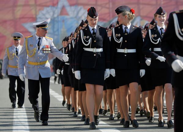 Lipstick and Kalshnikovs: Women in the Russian Armed Services - Sputnik International
