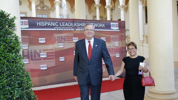 Former Fla. Gov. Jeb Bush and his wife Columba arrive at the Hispanic Leadership Network conference in 2013. - Sputnik International