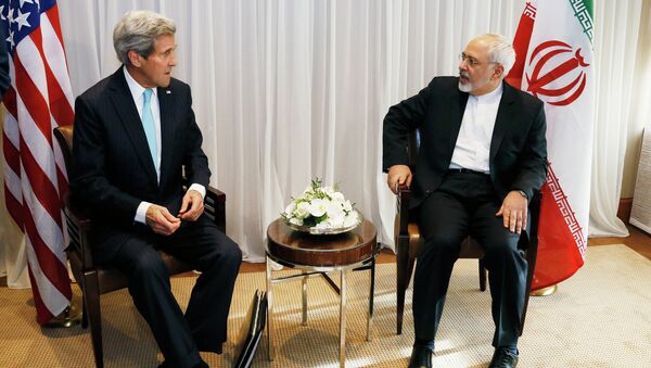 U.S. Secretary of State John Kerry, left, waits with Iranian Foreign Minister Mohammad Javad Zarif before a meeting in Geneva. - Sputnik International