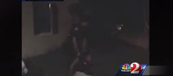 Holloway beaten and dragged by  former Officer Escobar - Sputnik International