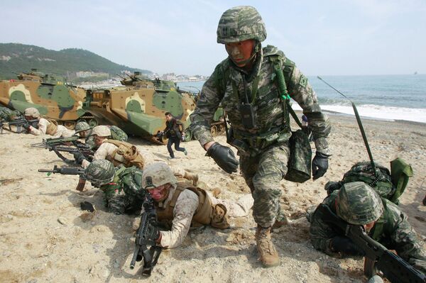 South Korean and U.S. Marines participate in the U.S.-South Korea joint landing exercises called Ssangyong, part of the Foal Eagle military exercises, in Pohang, South Korea, Monday, March 31, 2014 South Korean and U.S. Marines participate in the U.S.-South Korea joint landing exercises called Ssangyong, part of the Foal Eagle military exercises, in Pohang, South Korea, Monday, March 31, 2014 - Sputnik International