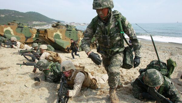 South Korean and U.S. Marines participate in the U.S.-South Korea joint landing exercises called Ssangyong, part of the Foal Eagle military exercises, in Pohang, South Korea, Monday, March 31, 2014 - Sputnik International