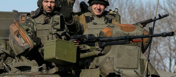 Members of the Ukrainian armed forces ride an armoured personnel carrier near Artemivsk, eastern Ukraine, February 22, 2015 - Sputnik International