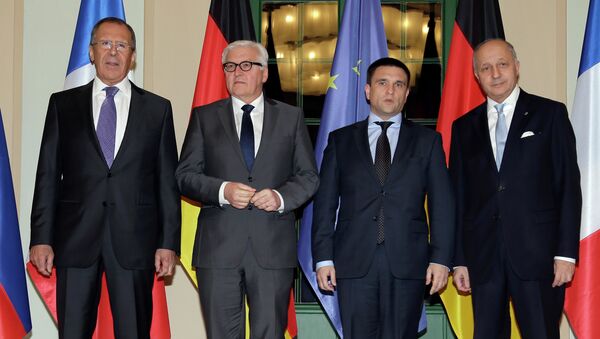 German Foreign Minister Frank-Walter Steinmeier, second left, welcomes his counterparts from France, Laurent Fabius, right, Russia, Sergey Lavrov, left, and Ukraine, Pavlo Klimkin, second right, for a meeting in Berlin - Sputnik International