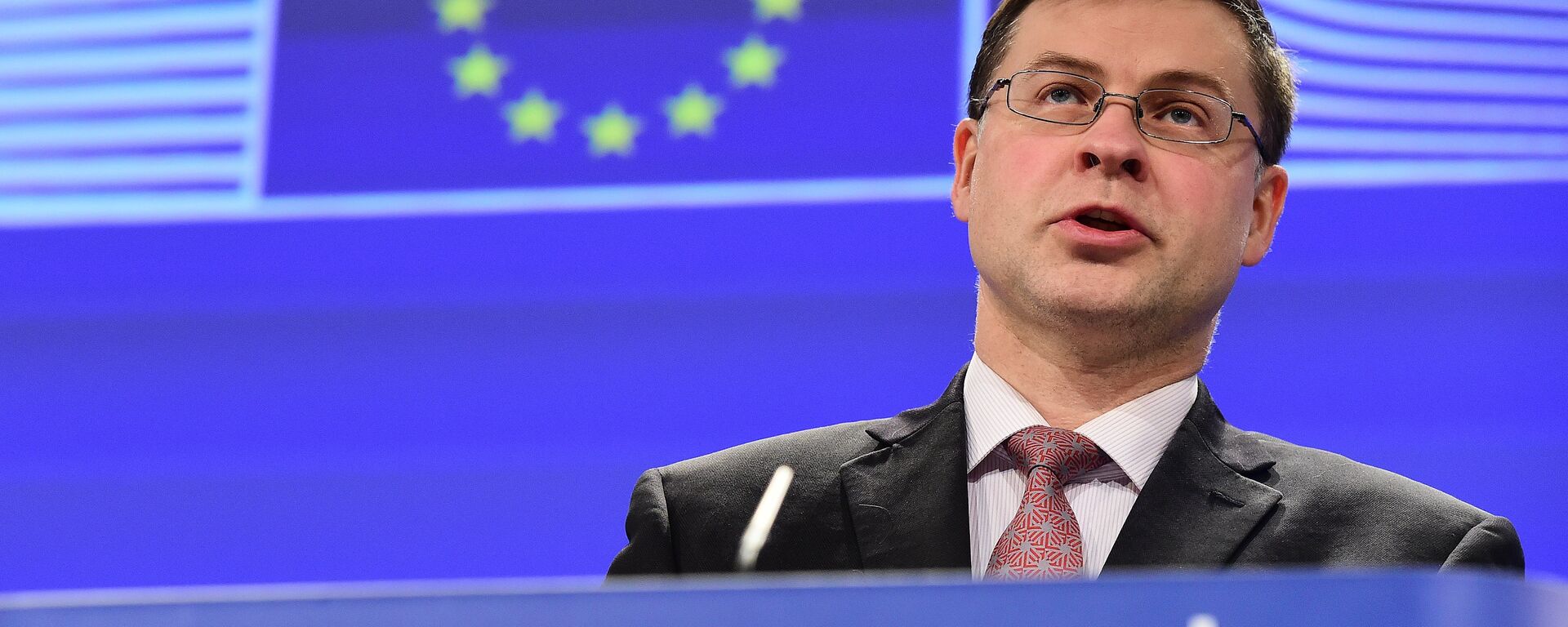 Valdis Dombrovskis, European Commission (EC) vice president for the Euro and Social Dialogue - Sputnik International, 1920, 16.01.2023