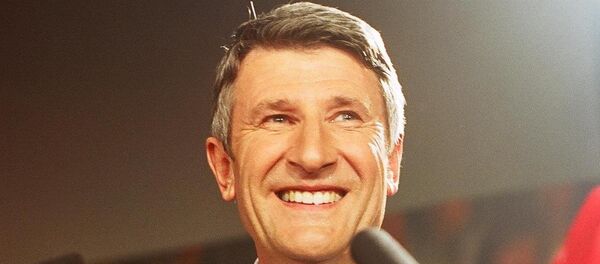 Philippe de Villiers devant 300 partisans du MPF à Paris pour fêter la victoire du « non » au référendum de 2005 Philippe de Villiers devant 300 partisans du MPF à Paris pour fêter la victoire du « non » au référendum de 2005 - Sputnik International