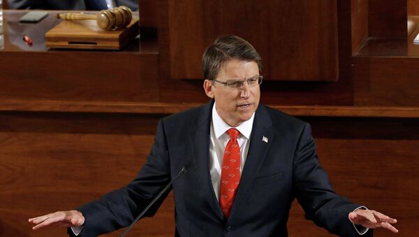 Gov. Pat McCrory delivers his State of the State address to a joint session of the General Assembly, Wednesday, Feb. 4, 2015 in Raleigh, N.C. - Sputnik International