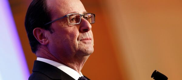 French President Francois Hollande pauses, as he delivers his speech at the 30th annual dinner held by the French Jewish Institutions Representative Council - Sputnik International