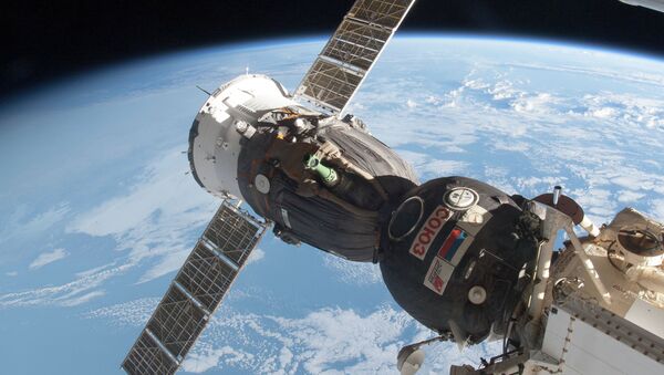 Soyuz Docked to Rassvet - Sputnik International
