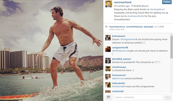 Aaron Schock surfing in Waikiki - Sputnik International