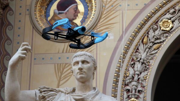 The new Bebop Parrot drone flies front of a Rome marble statue August en Triomphateur during a presentation to the press in Paris, France, Friday, Nov. 7, 2014 - Sputnik International