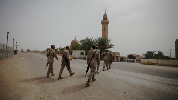 US Marines from Battalion Landing Team, 22nd Marine Expeditionary Unit, walk nearby a mosque in the desert of Jebel Petra, near Aqaba seaport, south of Amman, Jordan - Sputnik International