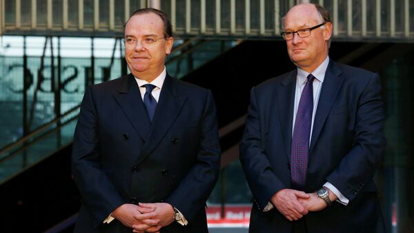 HSBC Group Chief Executive Stuart Gulliver (L) and Group Chairman Douglas Flint attend a main building plaza reopening ceremony at HSBC's headquarters in Hong Kong January 29, 2015 - Sputnik International