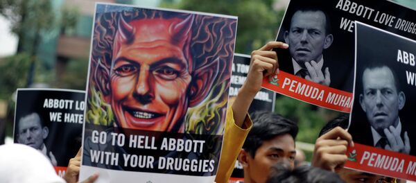 Indonesian Muslim students hold up posters during a protest against Australian Prime Minister Tony Abbott - Sputnik International