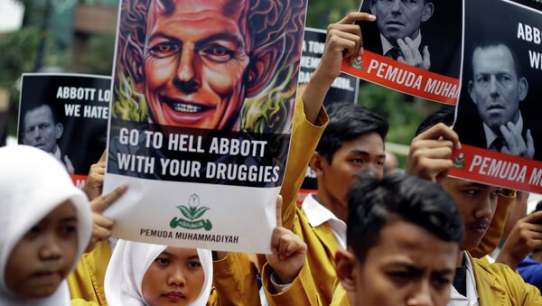 Indonesian Muslim students hold up posters during a protest against Australian Prime Minister Tony Abbott - Sputnik International