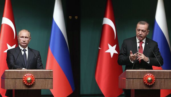 Turkish President Recep Tayyip Erdogan (R) and Russian President Vladimir Putin (L) hold a joint press conference at Turkey's Presidential Palace in Ankara - Sputnik International