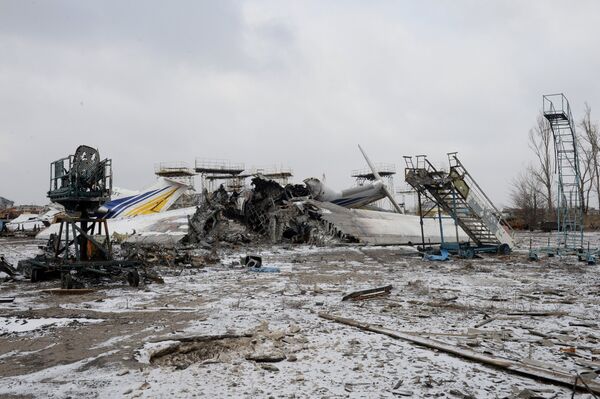 Aircraft destroyed by shelling in the airport of Donetsk Aircraft destroyed by shelling in the airport of Donetsk - Sputnik International