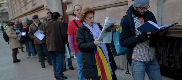 People queue outside the Superior Court of Justice of Catalonia (TSJC) building in Barcelona on December 23, 2014 People queue outside the Superior Court of Justice of Catalonia (TSJC) building in Barcelona on December 23, 2014 - Sputnik International