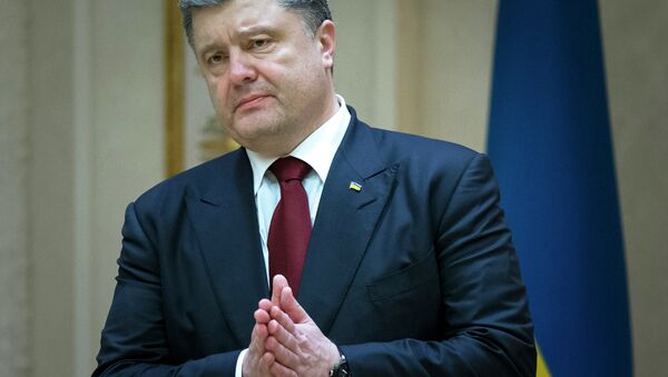 Ukrainian President Petro Poroshenko gestures as he speaks to the media after the peace talks in Minsk, Belarus - Sputnik International