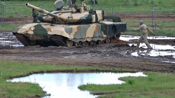 Nakidka camouflage system covering a T-90MS. File photo. - Sputnik International