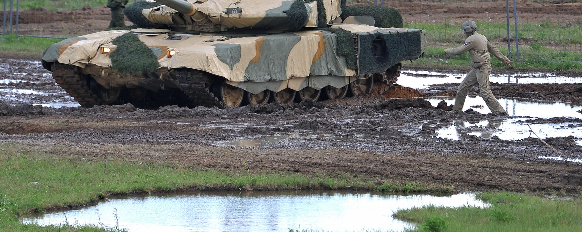 Nakidka camouflage system covering a T-90MS. File photo. - Sputnik International, 1920, 29.06.2023