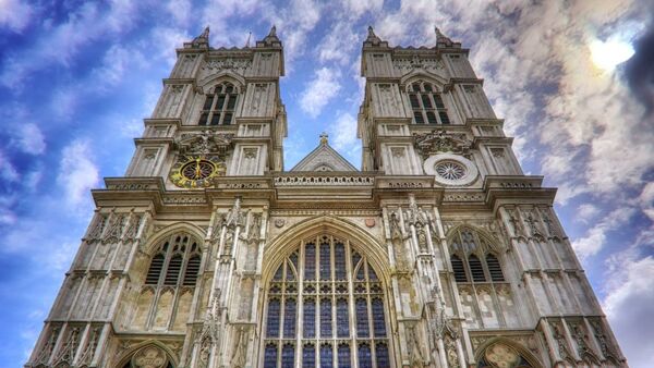 Lord Alan Watson, Baron of Richmond, does not envisage either East or West 'losing' in Russia, but rather that Russia benefits from both. Above: Westminster Abbey,  London. - Sputnik International