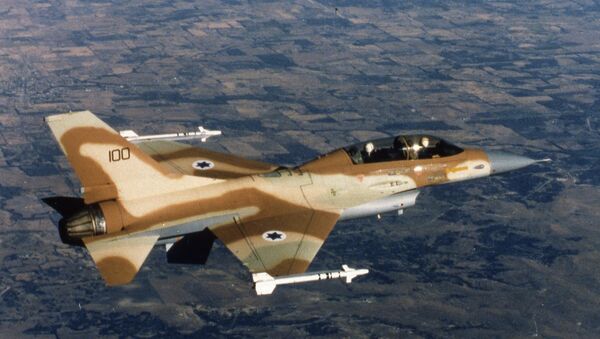 An Israeli Air Force F-16 jet fighter in flight over Israel 1980. - Sputnik International