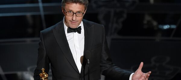 Pawel Pawlikowski accepts the award for best foreign language film for “Ida” at the Oscars - Sputnik International