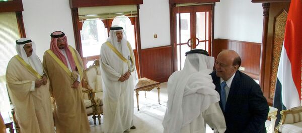 Yemen's President Abd-Rabbu Mansour Hadi (R) shakes hands with a Gulf Cooperation Council (GCC) delegate as the GCC Secretary-General Abdulatif al-Zayani (3rd L) looks ahead of talks at the Republian Palace in the southern Yemeni port city of Aden February 25, 2015 Yemen's President Abd-Rabbu Mansour Hadi (R) shakes hands with a Gulf Cooperation Council (GCC) delegate as the GCC Secretary-General Abdulatif al-Zayani (3rd L) looks ahead of talks at the Republian Palace in the southern Yemeni port city of Aden February 25, 2015 - Sputnik International