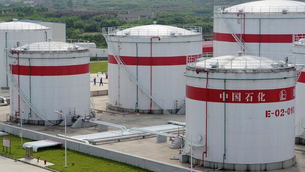 Oil tanks are seen at a Sinopec plant in Hefei - Sputnik International