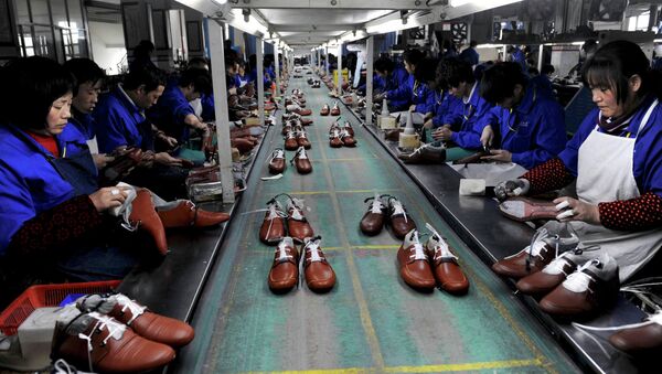 The strengthening dollar and the imbalances in international trade it invoked have become the main source of turbulence for the developing nations. Above: Employees work at a shoe factory in Lishui, Zhejiang province. - Sputnik International