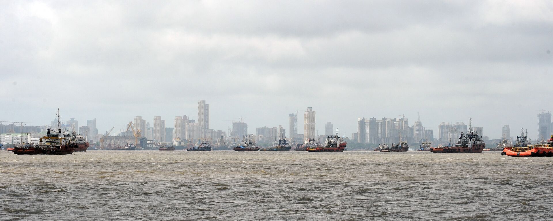 Ships are seen anchored in the Arabian sea following following the closure of the Mumbai port after a maritime accident involving the cargo ship MSC Chitra off the Mumbai coast on August 11, 2010 - Sputnik International, 1920, 24.12.2023