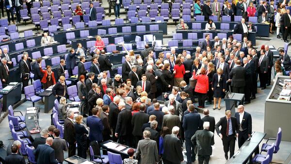 German deputies cast their vote on the approval to extend Greece's bailout, during a session of the Bundestag, the lower house of parliament, in Berlin February 27, 2015. - Sputnik International