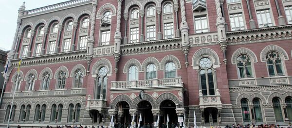 People demanding the resignation of the Ukraine's central bank chief Valeria Gontareva gather in front of the central bank office in Kiev - Sputnik International